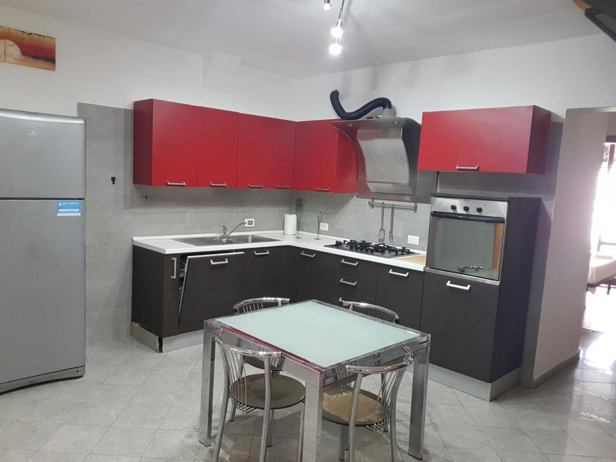 Ferienwohnung Casa N 2 Con Parcheggio Privato E Colonnina Ricarica Livorno Exterior foto