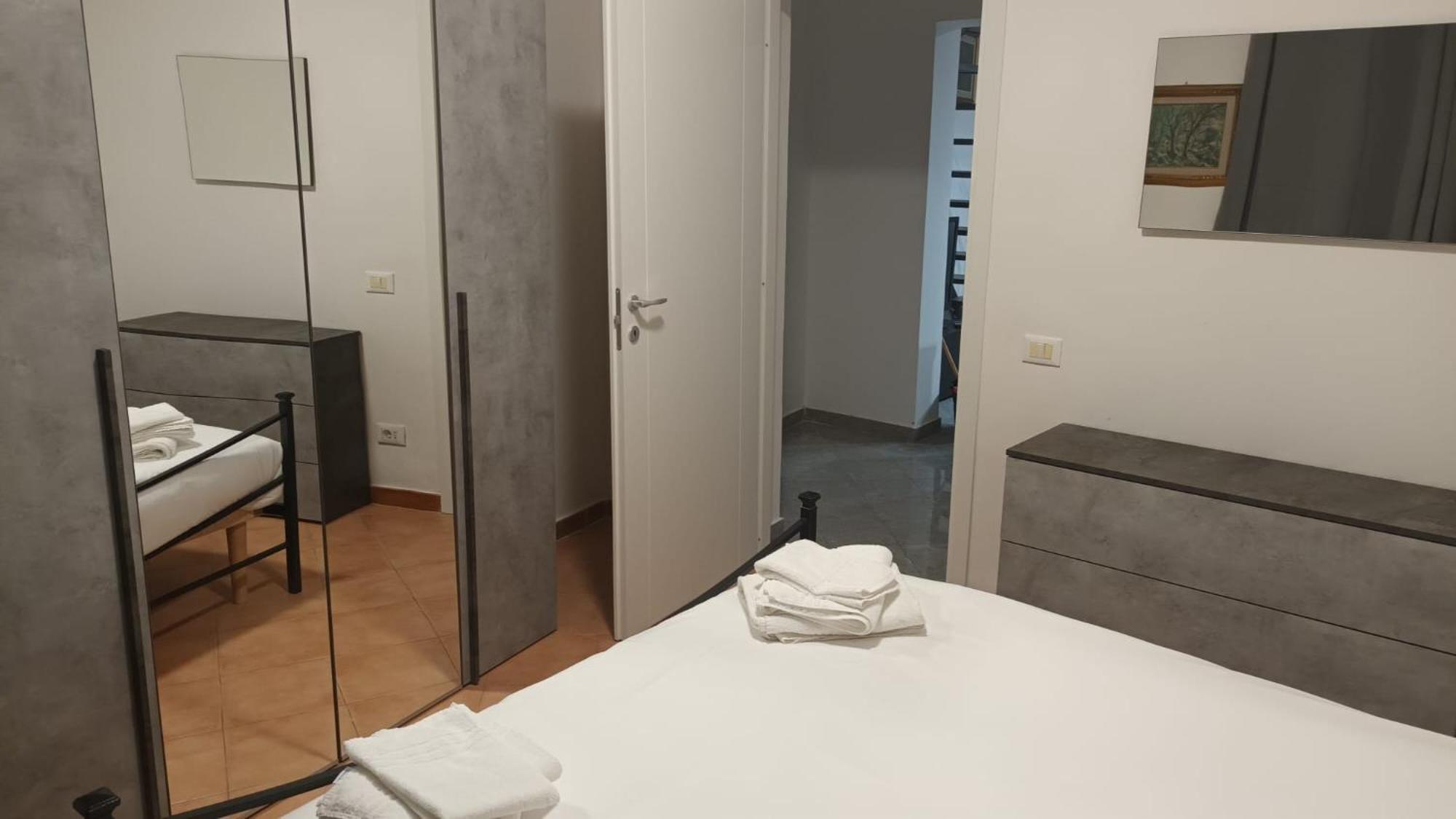 Ferienwohnung Casa N 2 Con Parcheggio Privato E Colonnina Ricarica Livorno Exterior foto